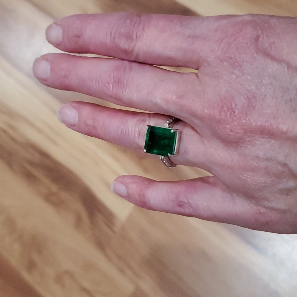 2 Carat Emarld and Diamond Ring